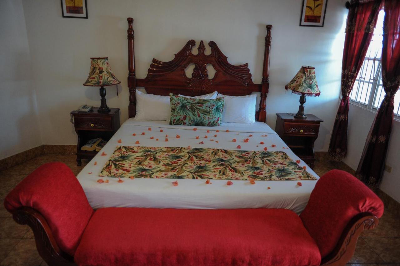 Glorianna Hotel Montego Bay Exterior photo