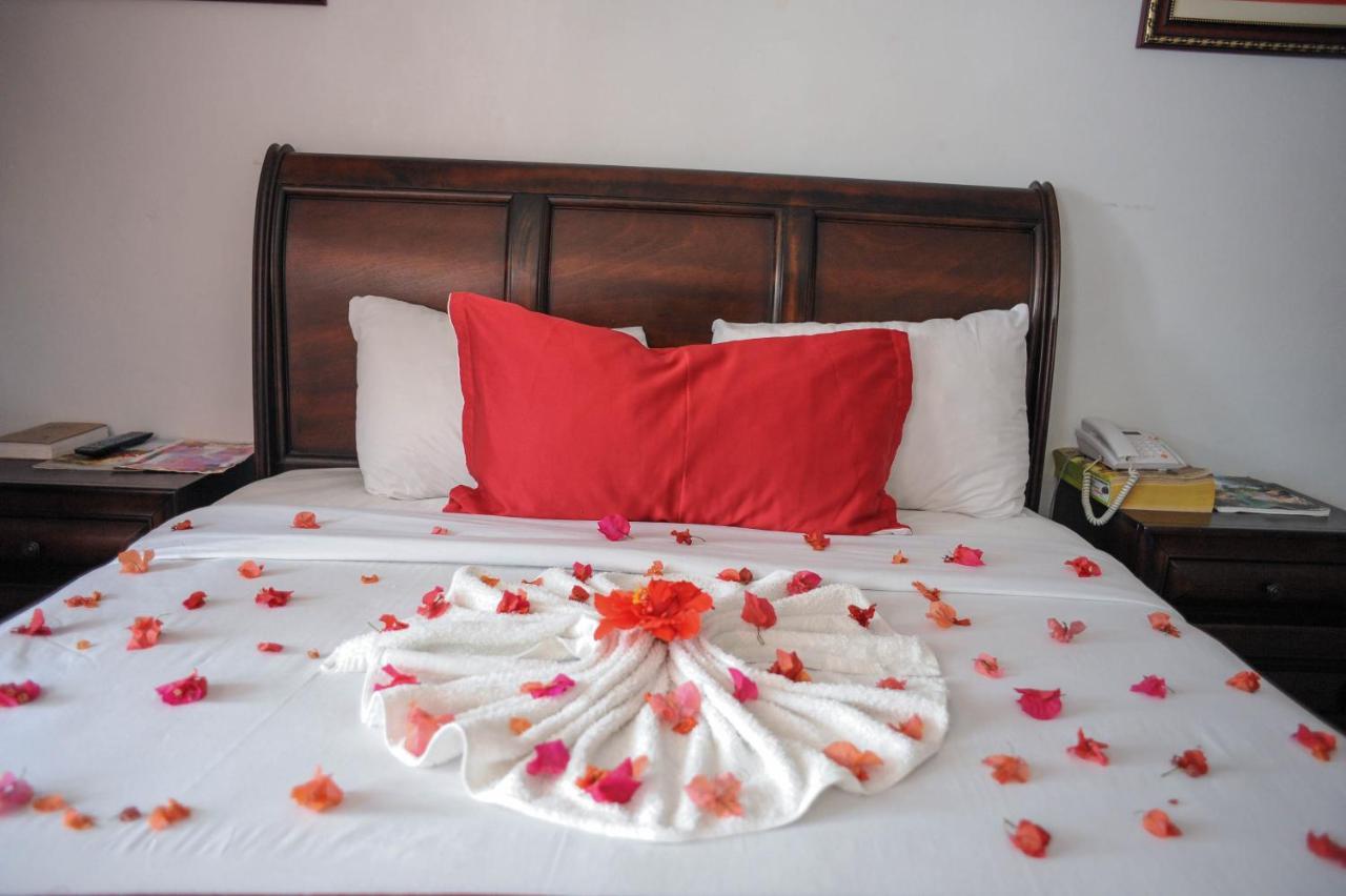 Glorianna Hotel Montego Bay Exterior photo